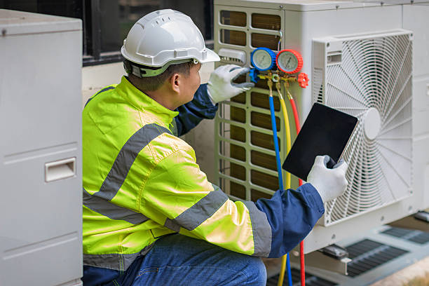 Professional Hvac technician working in Lawtey, FL
